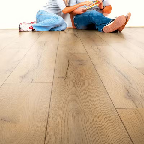 Century Oak Beige 8mm Laminate Flooring -$3.03 Sq.Ft (Sold per box) Planchers1867